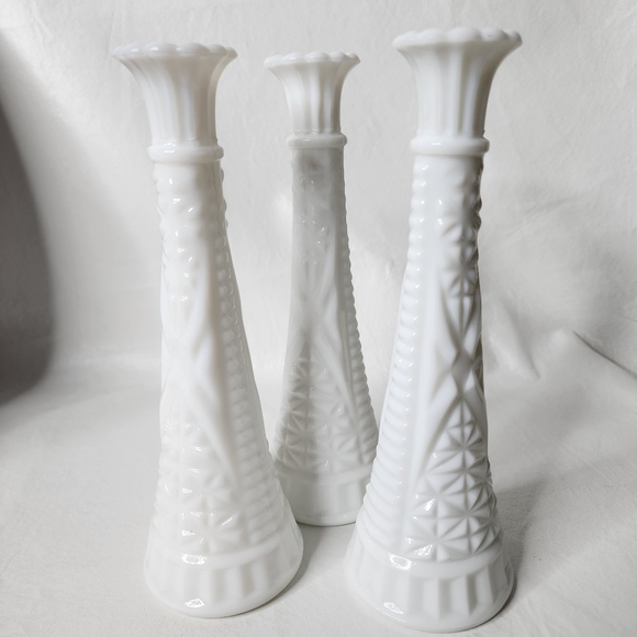 Vintage Milk Glass Bud Vases White Stars and Bars Pattern Set of 3 - Picture 14 of 15